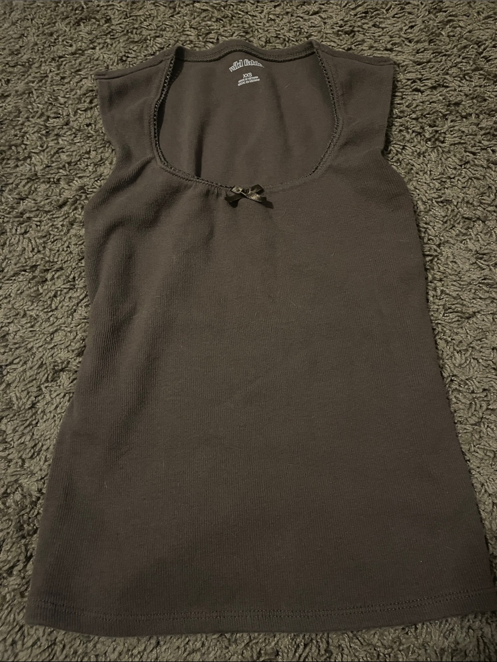 Mudd Black Ribbed Scoop Tank with Front Bow